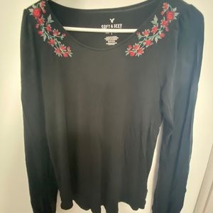 Long sleeve tshirt with embroidered shoulder